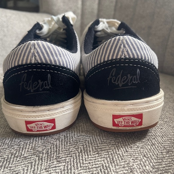 VANS - Picture 3 of 10